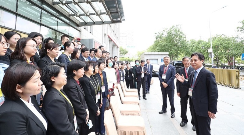 趙玉沛會長代表學(xué)會領(lǐng)導(dǎo)班子向大會工作人員表示感謝.jpg
